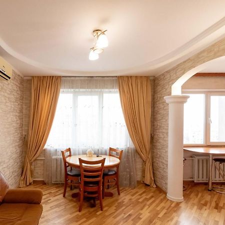 Kvartirkoff na Ozernaya 8 Kiev Exteriör bild