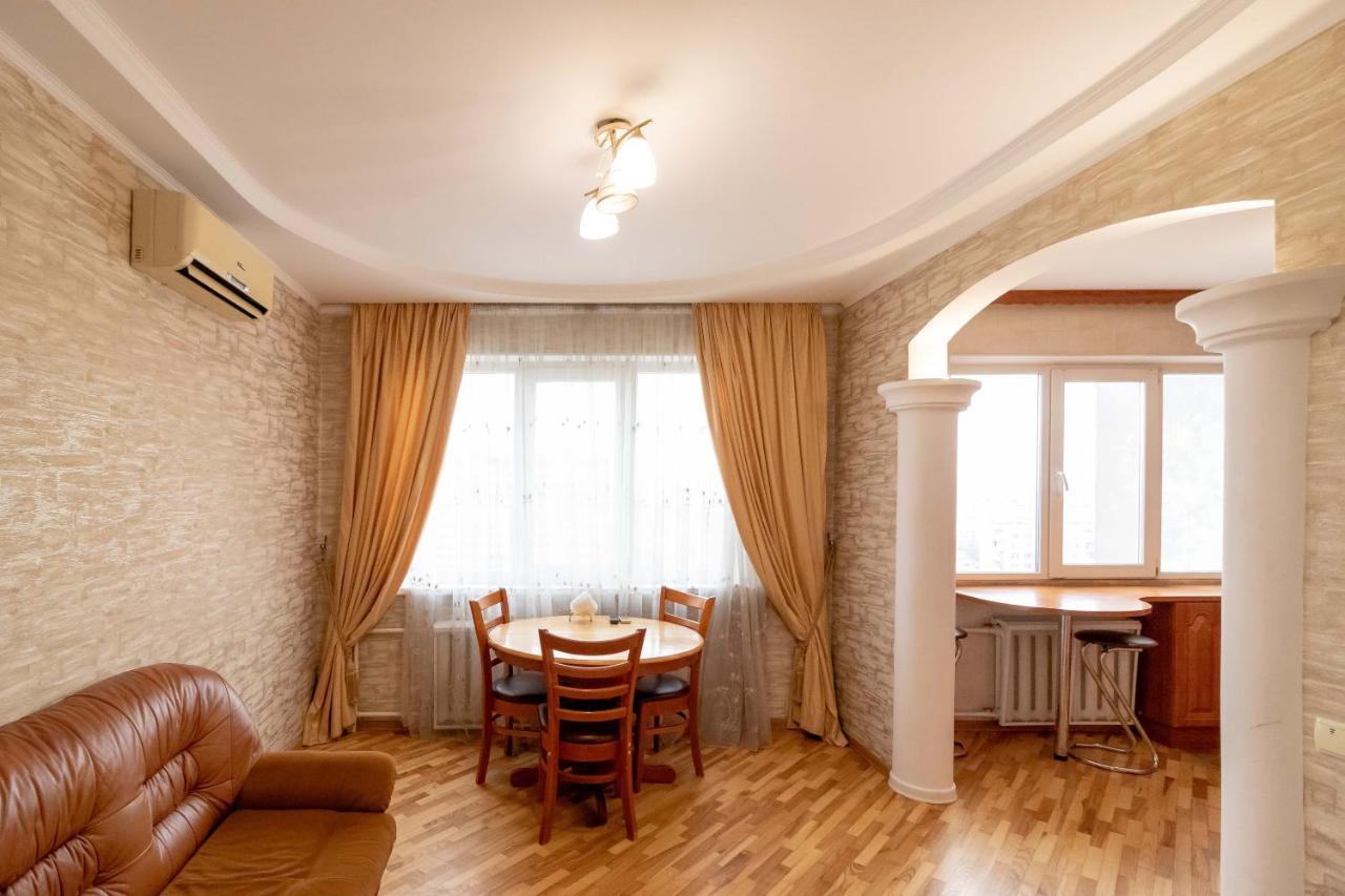Kvartirkoff na Ozernaya 8 Kiev Exteriör bild